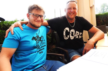 Darko Kepic, ki je do sedaj 25 let skrbel za Krvavško konjenico in novi stotnik Aljaž Juhant